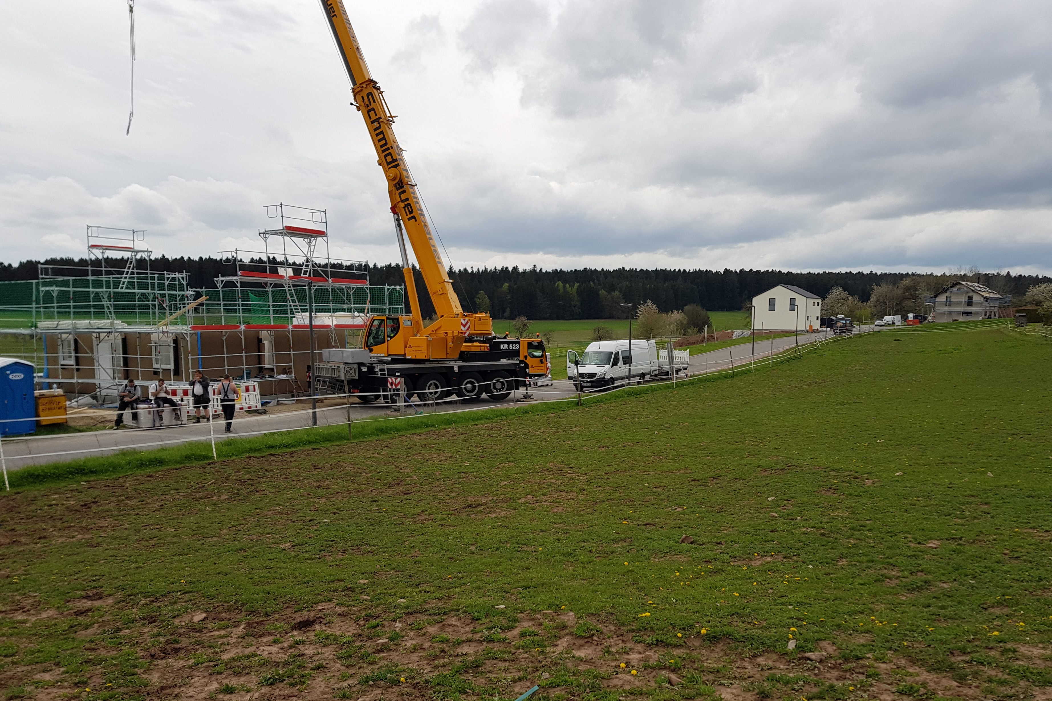 3 Häuder stehen bereits im Baugebiet Hasenäcker.